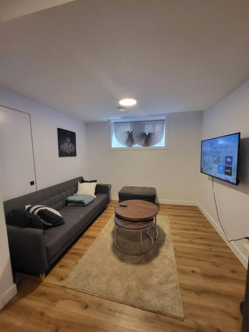 Pebbles' Cozy 2Bed Basement Suite - Near Downtown Edmonton Zewnętrze zdjęcie